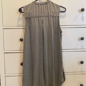 Women’s grey long tank top